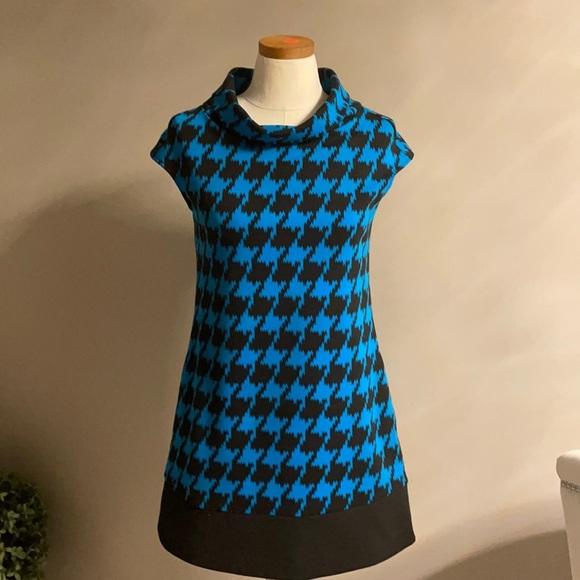 NWOT EXPRESS women’s COWL NECK houndstooth print MINI DRESS cap sleeve SMALL - Picture 1 of 12